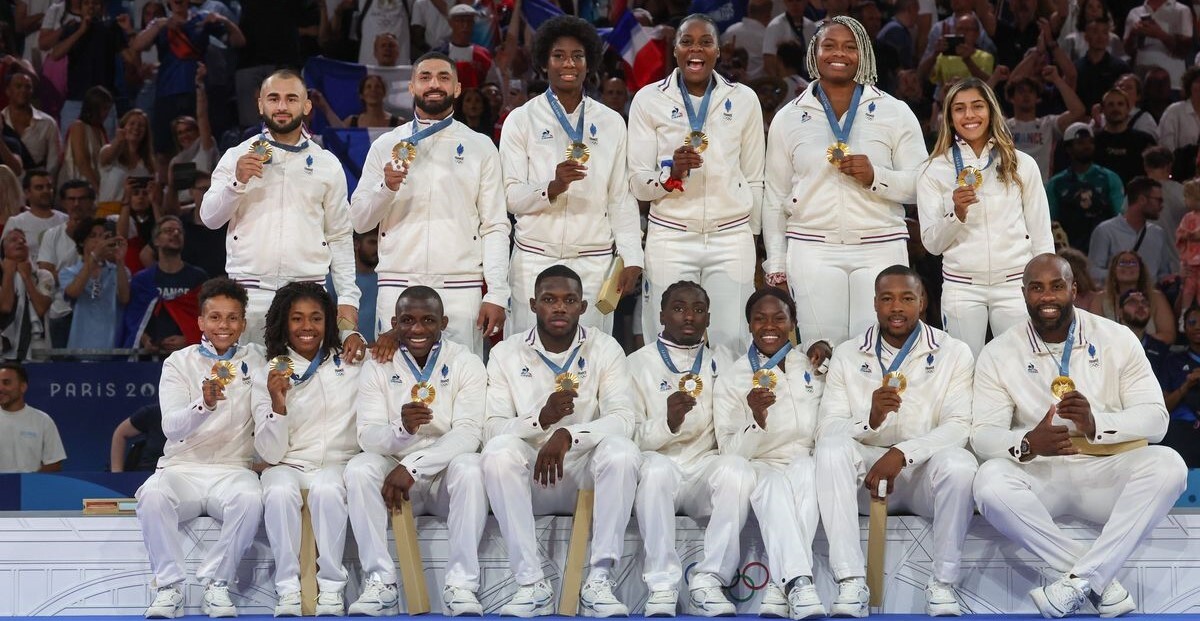 Une image du podium des JO de judo en 2024 pour l'équipe de France